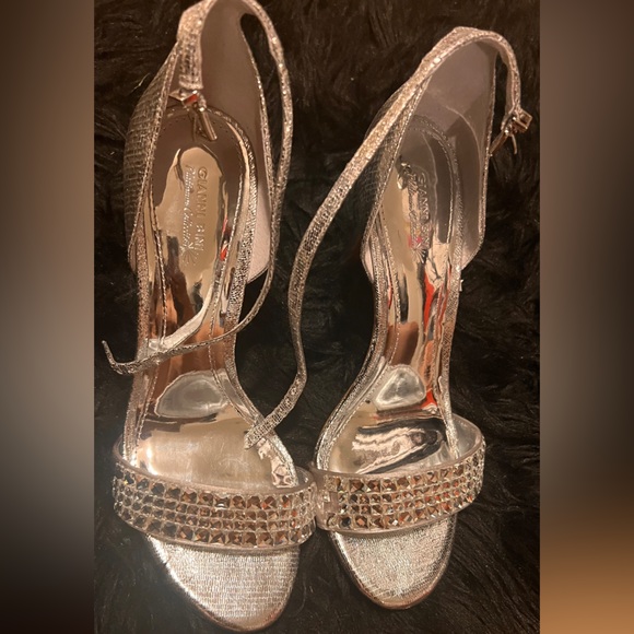 Gianni Bini Silver size 9 heels - Picture 6 of 6